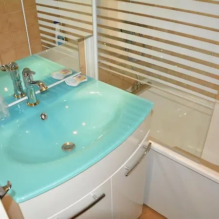 Loue Studio-cabine A *